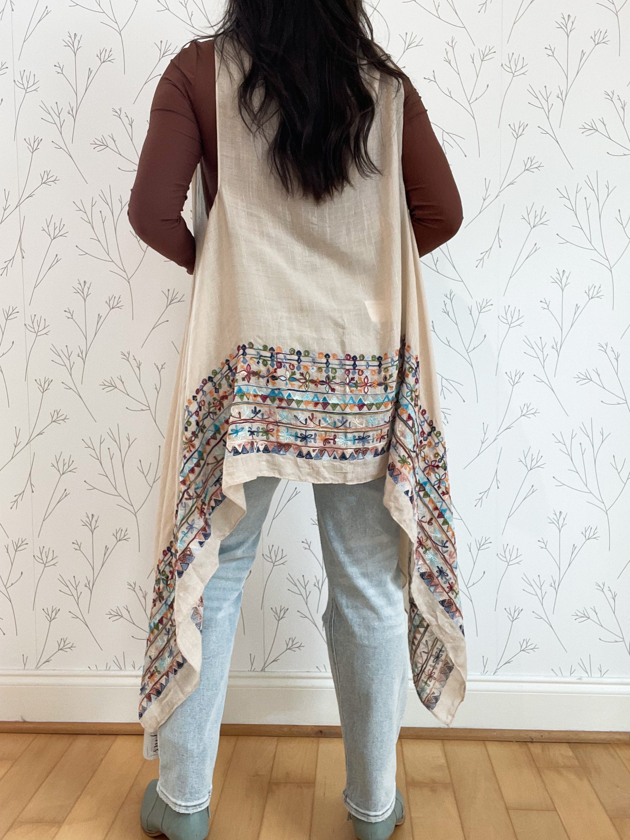 Embroidered Sleeveless Kimono