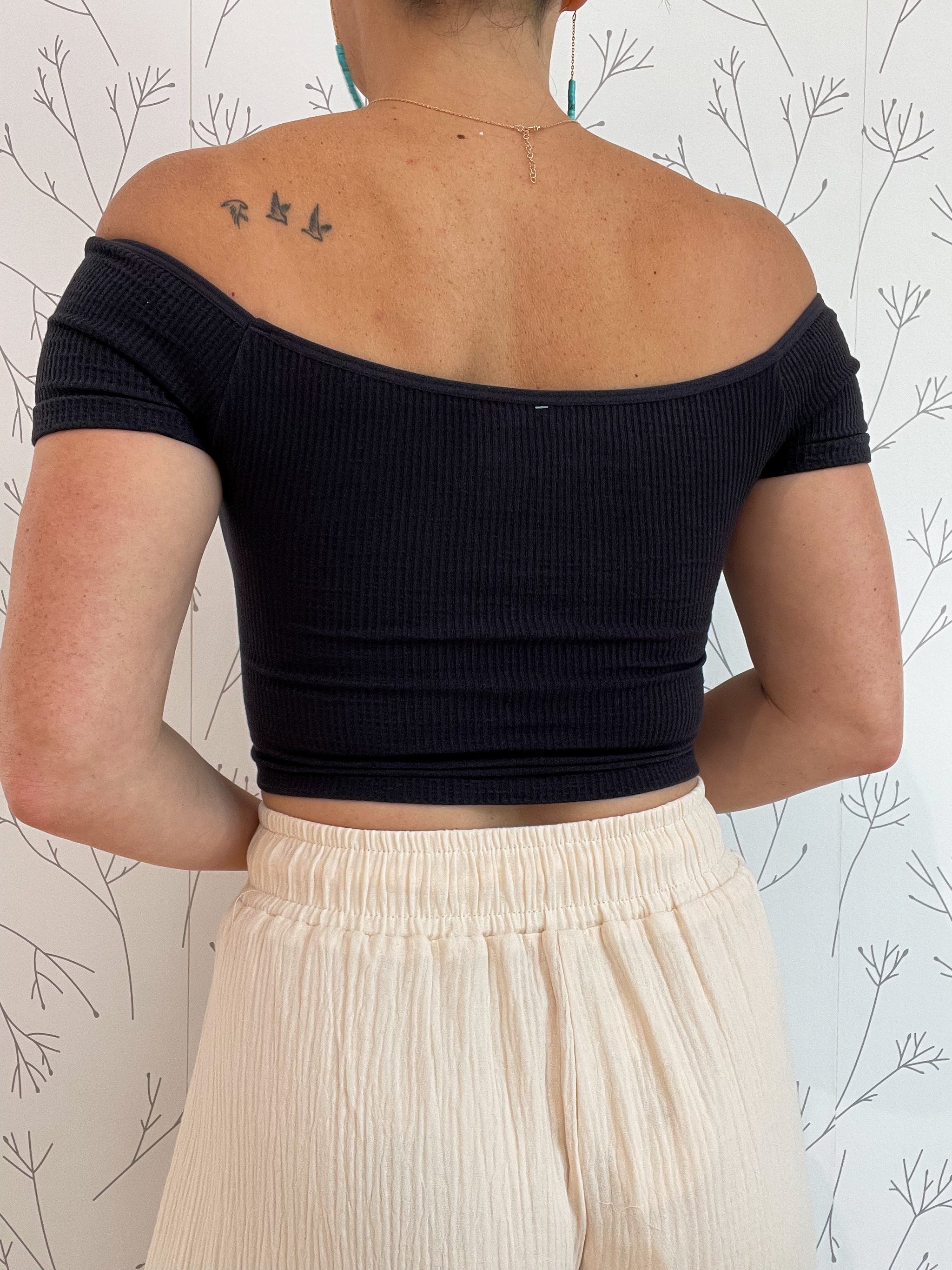 Knit Seamless Off Shoulder Crop Top – 3 jems boutique