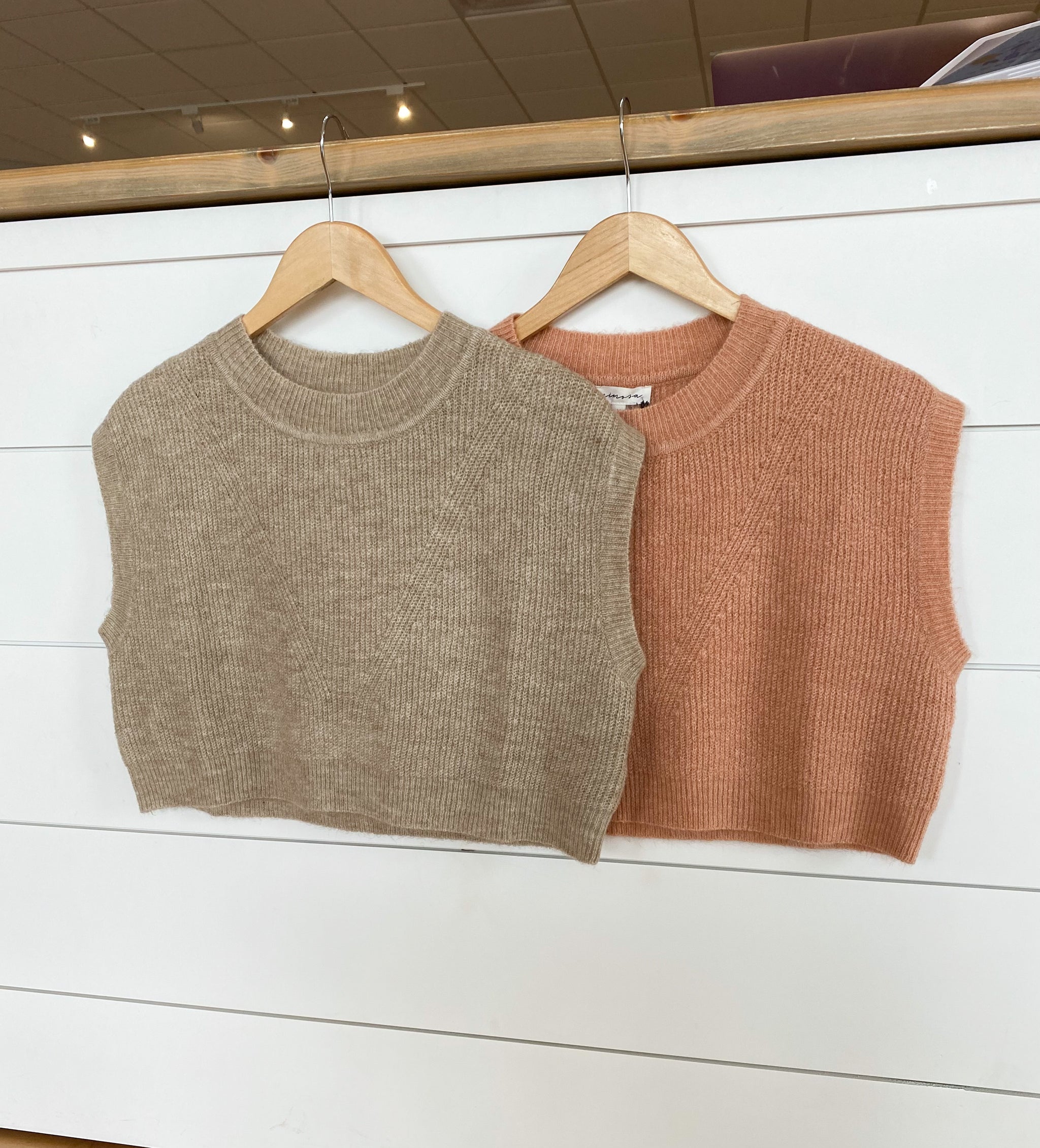 Sleeveless Cropped Ribbed Edge Sweater