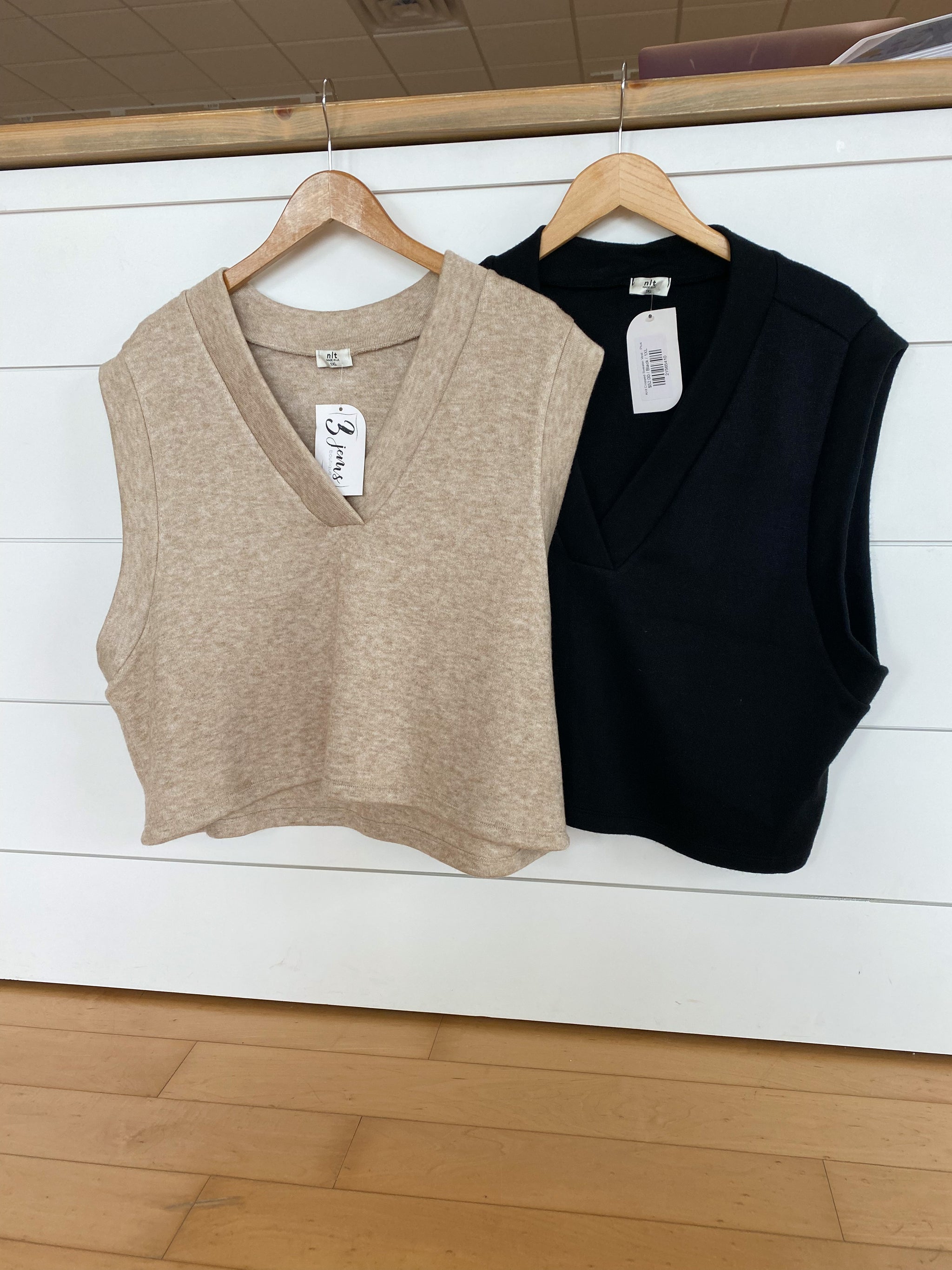 Knit Cropped Sweater Vest - Plus