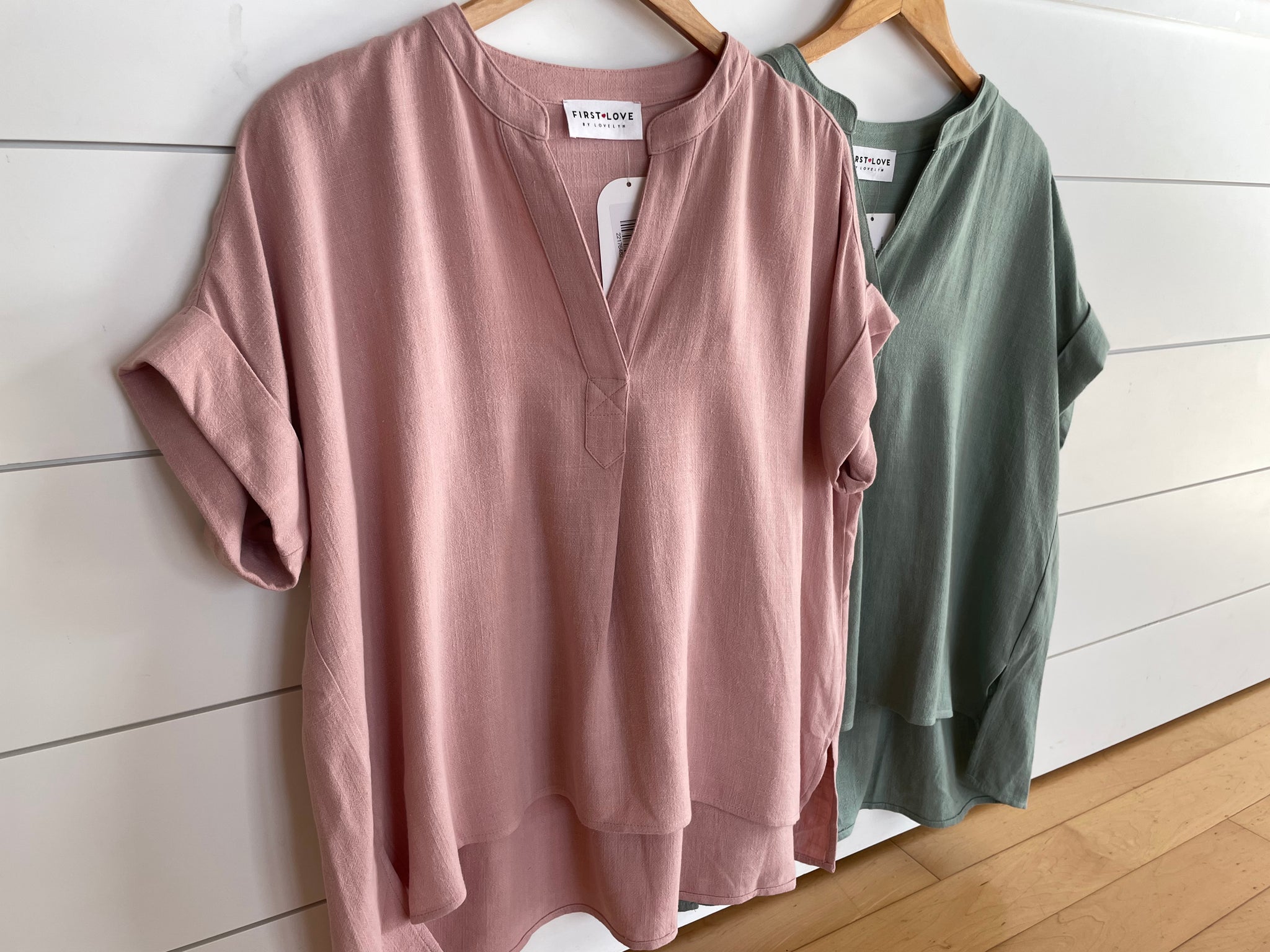 Solid Roll-Up Short Sleeve Split Neck Pleated Top