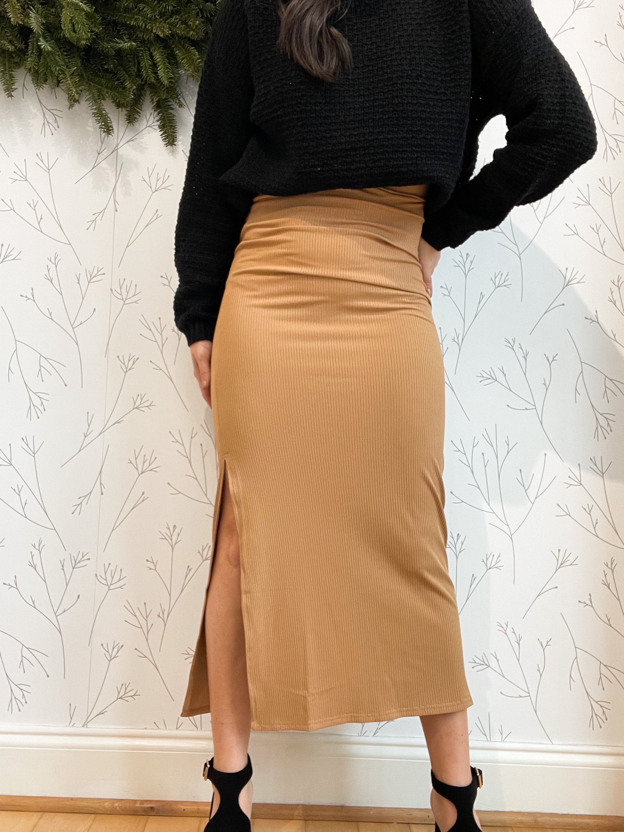 Ribbed Midi Skirt W/ Slit